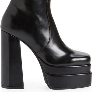 Jeffrey Campbell Kickin it platform boot